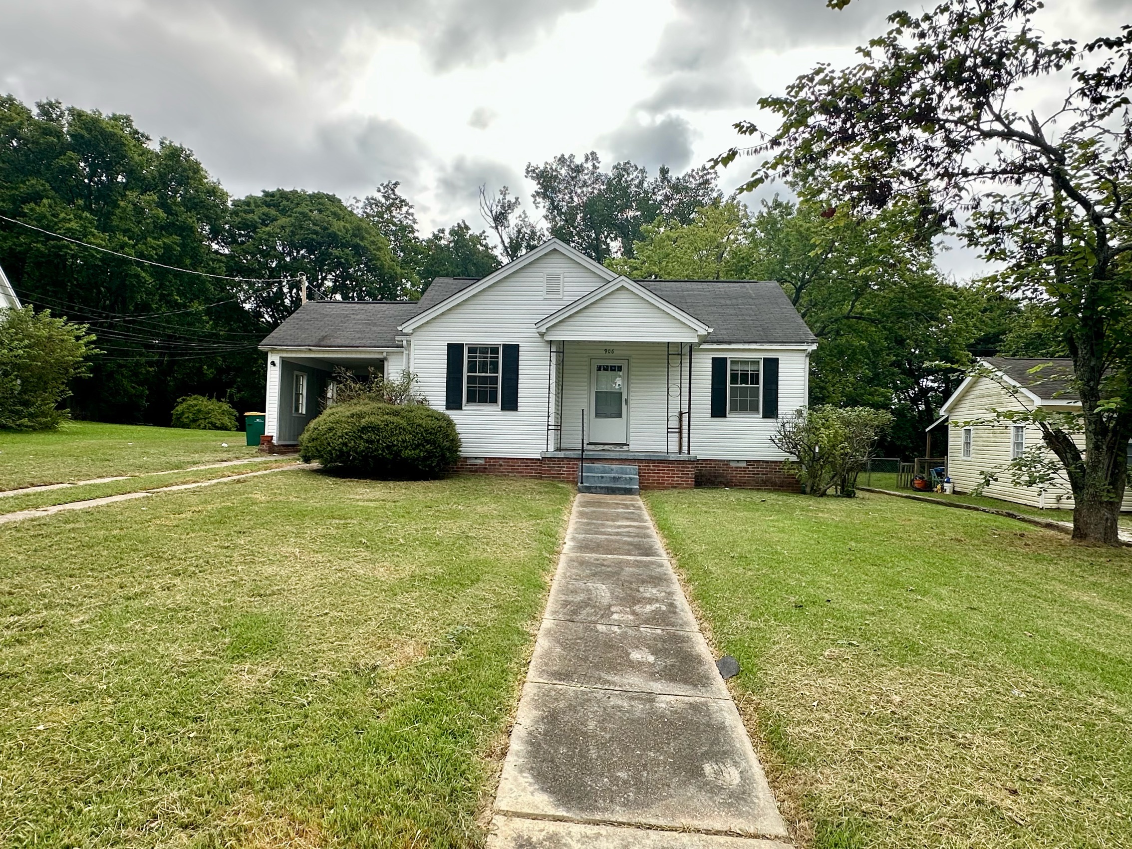 906 Chickasaw Trail